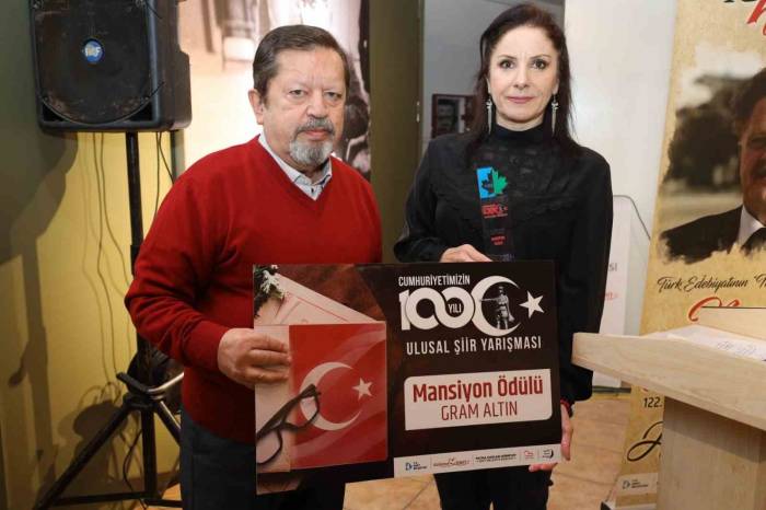 Nazım Hikmet Şiirleriyle Anıldı