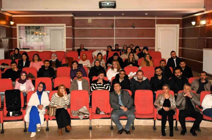 Uyanık Kütüphane Personeline Hizmet İçi Eğitim