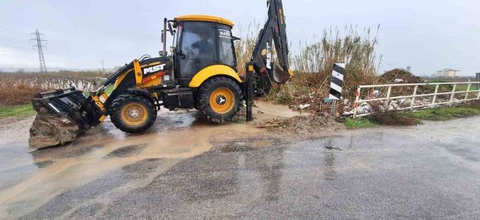 Saruhalı’da Sulama Kanalları Ve Derelere Anında Müdahale