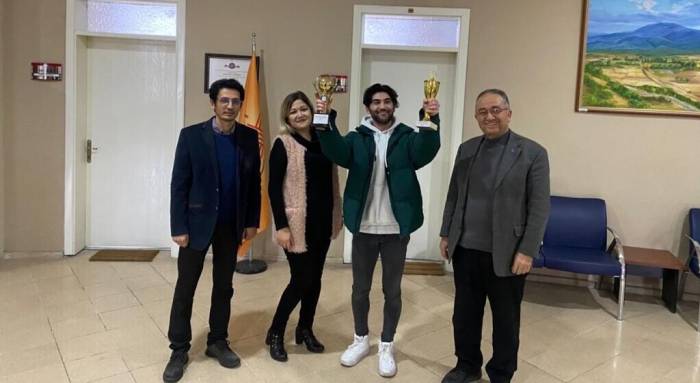 Tavşanlı Myo’da Turnuvalarda Dereceye Giren Takımlara Kupaları Verildi