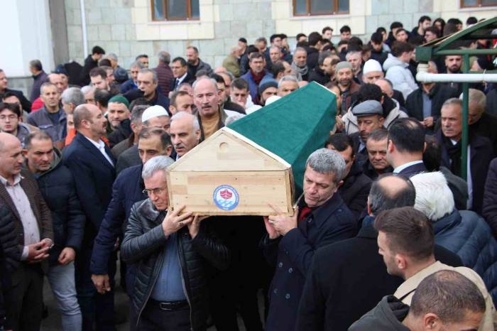 Tabanca İle İntihar Eden Lise Öğrencisi Sınıf Arkadaşlarından Helallik İstemiş