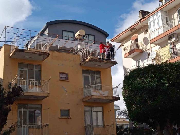 İntihar Etmeye Kalkışan Genci Ailesi İkna Etti