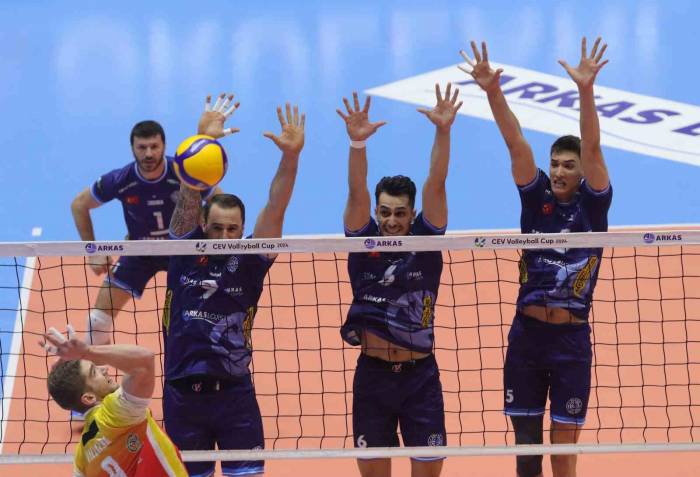 Arkas Spor Çeyrek Finalde