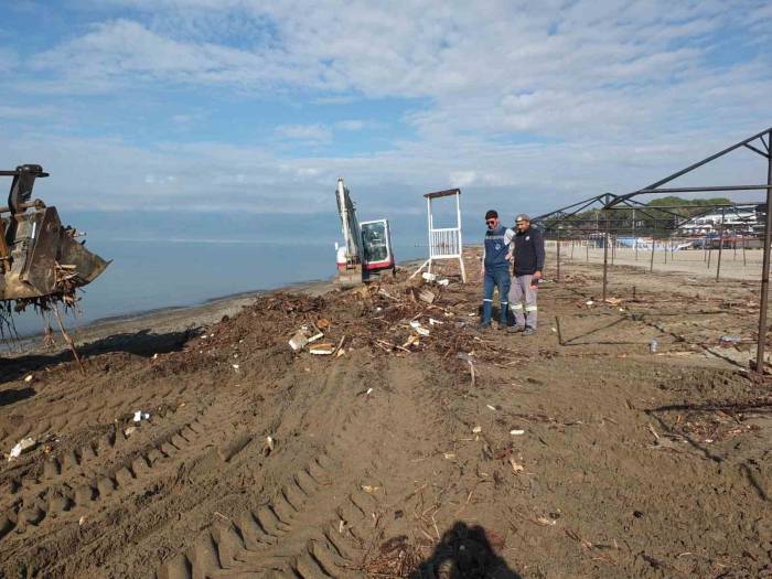 Balıkesir’de Selin Ardından Plajlar Temizleniyor