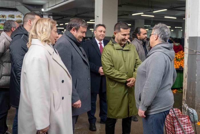 Başkan Günel Kapalı Pazar Yerinde Esnaf Ve Vatandaşlarla Buluştu