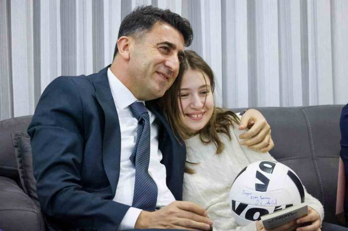 Şehit Yeğeninin İsteğini Kırmadı