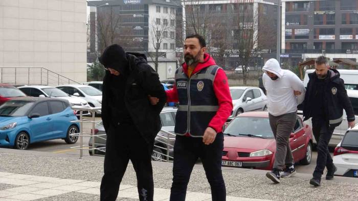 Apartman Deposundan 35 Bin Liralık Işıklandırma Malzemesi Çaldılar