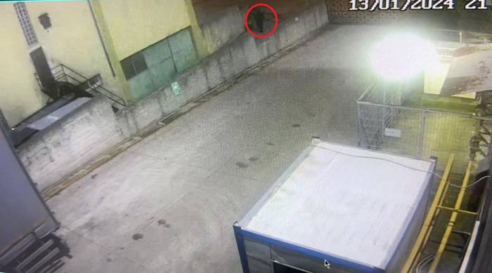 Eski Çalıştığı Fabrikada Çelik Kasayı Patlattı, İlk Önce Ipone 15 Aldı