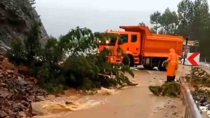 Denizli’de Şiddetli Yağış Sel Baskınları Ve Heyelana Neden Oldu