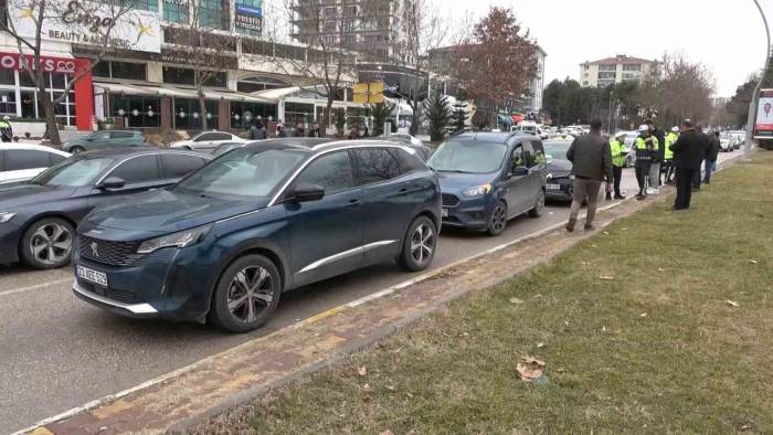 Elazığ’da Zincirleme Trafik Kazası: 2 Yaralı