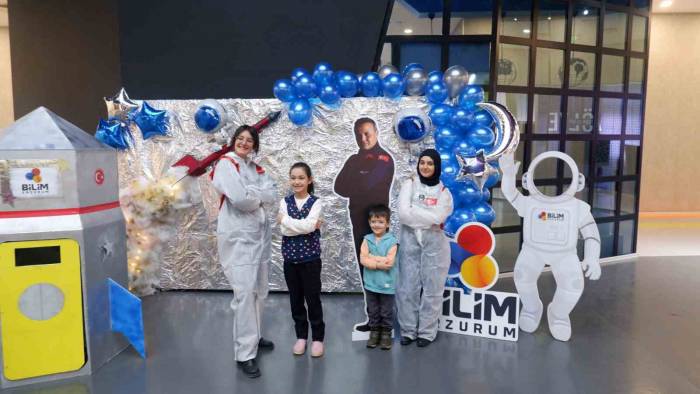 İlk Uzay Yolculuğu Heyecanı İçin Buluştular