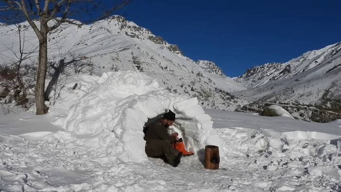 ’dağların Oğlu’ Kışı İgloda Geçiriyor