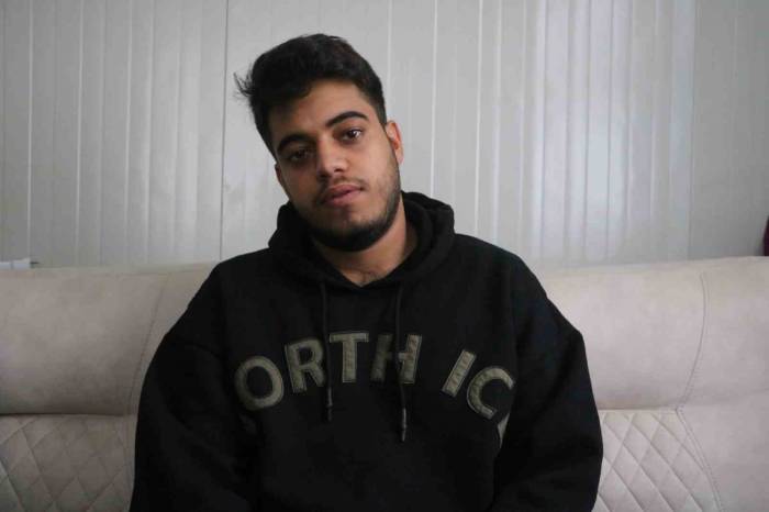 Apartmandan Bir Tek Kendi Sağ Kurtulmuştu, Ailesinin Acısını Unutamıyor