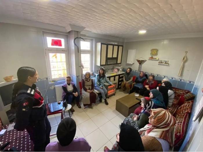 Jandarma, Kavaklı Kadınların Yanında