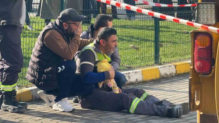 Bu Acıya Yürek Dayanmaz, Anne Ve Bebekleri İş Makinesinin Altında Kaldı