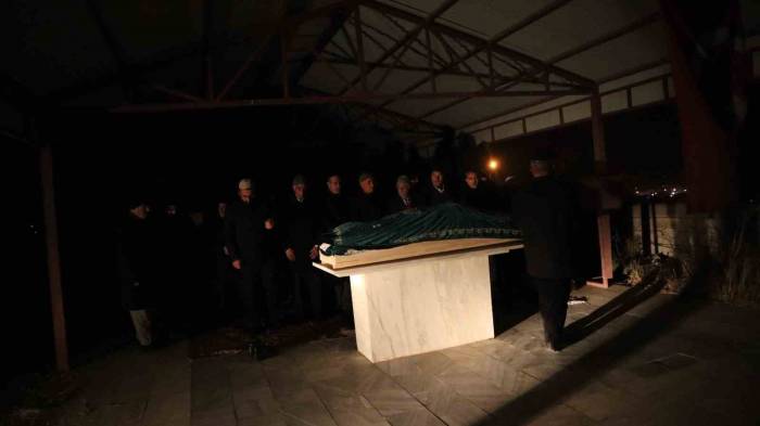 Konteyner Yangınında Hayatını Kaybeden Murat Çolak Iğdır’da Toprağa Verildi