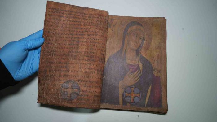 Hz. İsa Figürlerinin Yer Aldığı Deri Kitabı Tarihi Eser Diye Satacaklardı, Sahte Çıktı