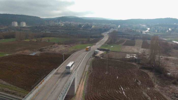 Yeşilkent Hemzemin Geçidi Üzerindeki Bağlantı Yolu Trafiğe Açıldı