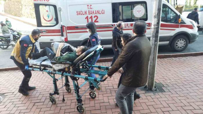 Yolda Yürürken Fenalaşan Adamın İmdadına Ekipler Yetişti