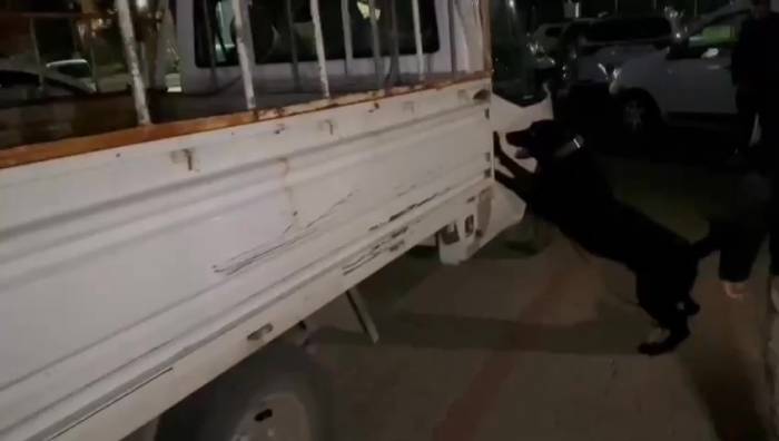 Narkotik Polisleri Kovalama Sonucu Durduğu Kamyonette 7 Kilogram 400 Gram Esrar Ele Geçirdi