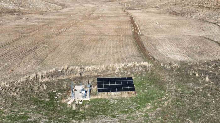 Güneş Enerjisi Sistemi Kuruldu, 7 Kilometrelik Hatla Mahalleye Su Geldi