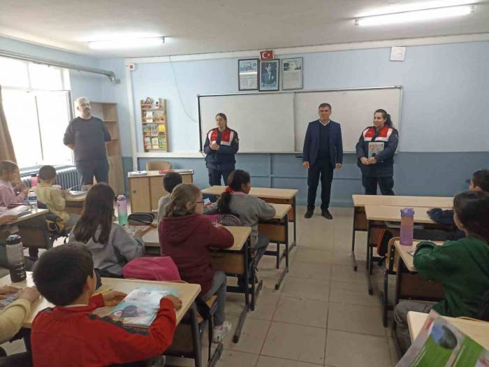 Edirne Jandarması Çocukların Yanında