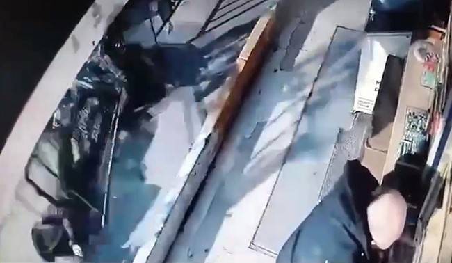 Eyüpsultan’da 2 Kişiye Böyle Çarptı, Motosikletini Bırakarak Kaçtı