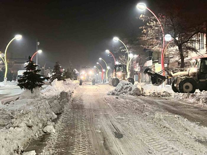 Muradiye’de Kar Temizleme Çalışması