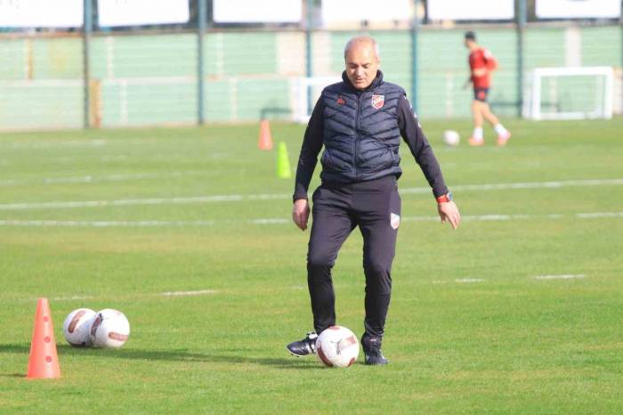 Erkan Sözeri: “Mücadeleci Bir Takım İzleteceğiz”