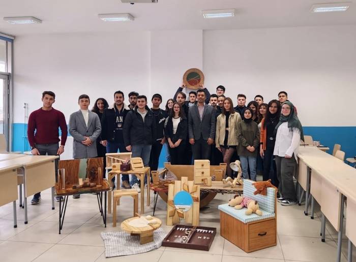 Öğrencilerin Tasarladığı Ahşap Ürünleri Kastamonu Üniversitesi’nde Sergilendi