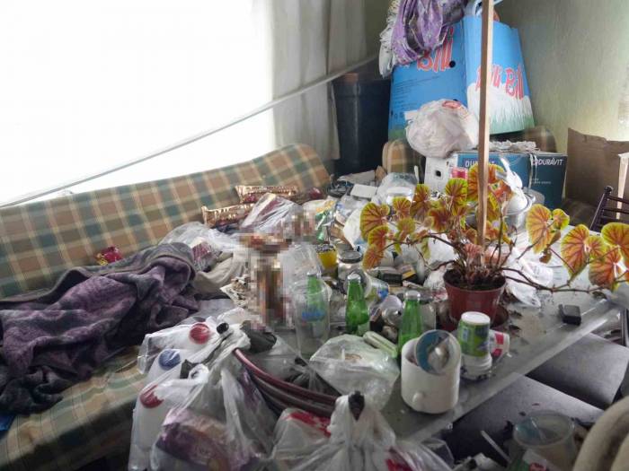 Biriktirdiği Eşyalarla Evi Çöp Eve Döndü: Görenleri Hayrete Düşürdü
