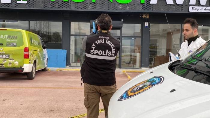 Ortağını Rehin Almıştı: Bu Kez Pompalı Tüfekle Bir Kişiyi Vurdu, Ev Kurşunladı