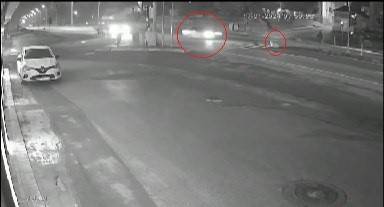 Otomobilin Köpeğe Çarptığı Kaza Kamerada