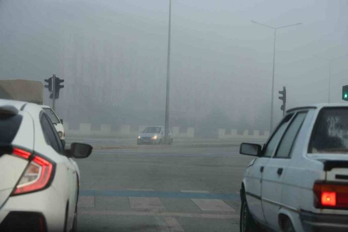 Sürücülere Takip Mesafesinde Hayati Önem Taşıyan 2 Saniye Uyarısı