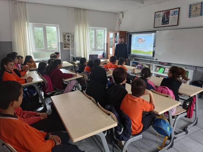 Köyceğiz’de Öğrencilere Mesleki Rehberlik Semineri Verildi