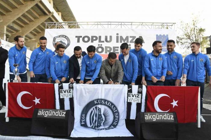 Kuşadasıspor, 8 Futbolcu İle Sözleşme İmzaladı