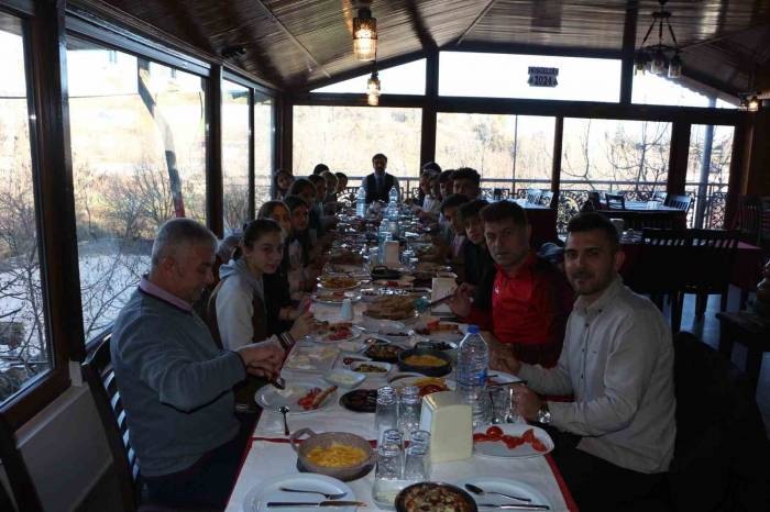 Kaymakam Erdem, Şampiyonlar İle Kahvaltıda Buluştu