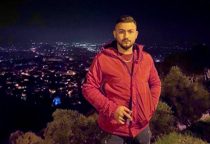 İzmir’deki Kazada Tofaş Marka Otomobil İkiye Bölündü: 2 Ölü, 3 Ağır Yaralı