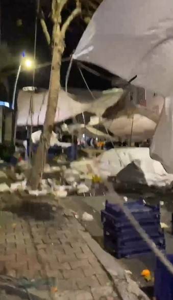 Sultangazi’de Şiddetli Lodos Pazarcılara Zor Anlar Yaşattı