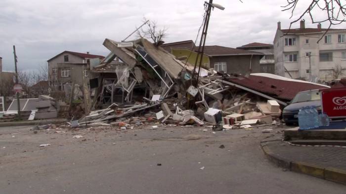 Ümraniye’de Metro Şantiyesi Yanında Bulunan 2 Bina Çöktü