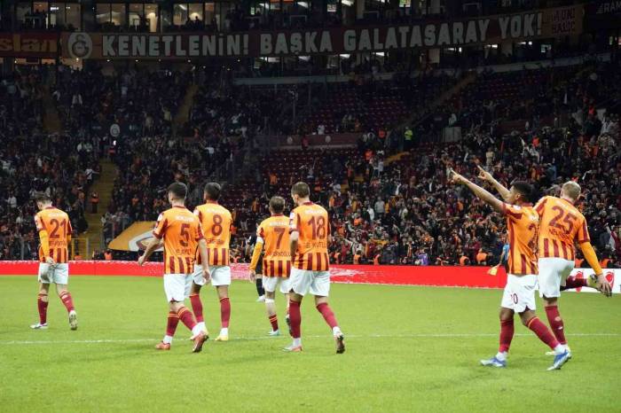 Ziraat Türkiye Kupası: Galatasaray: 2 - Ümraniyespor: 1 (İlk Yarı)
