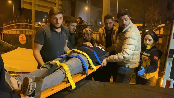 Kamyon İle Otomobil Çarpıştı: 1 Yaralı