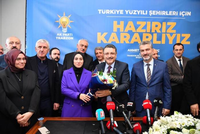Ak Parti’nin Trabzon Büyükşehir Belediye Başkan Adayı Ahmet Metin Genç Basının Karşısına Çıktı