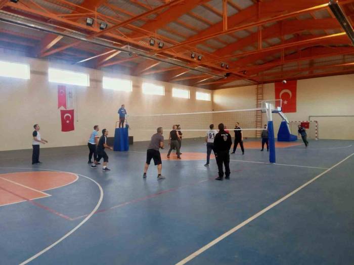 Akkışla’da Voleybol Heyecanı