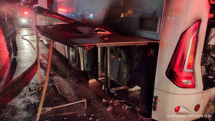 Seyir Halindeki Otobüste Çıkan Yangın Korkuttu