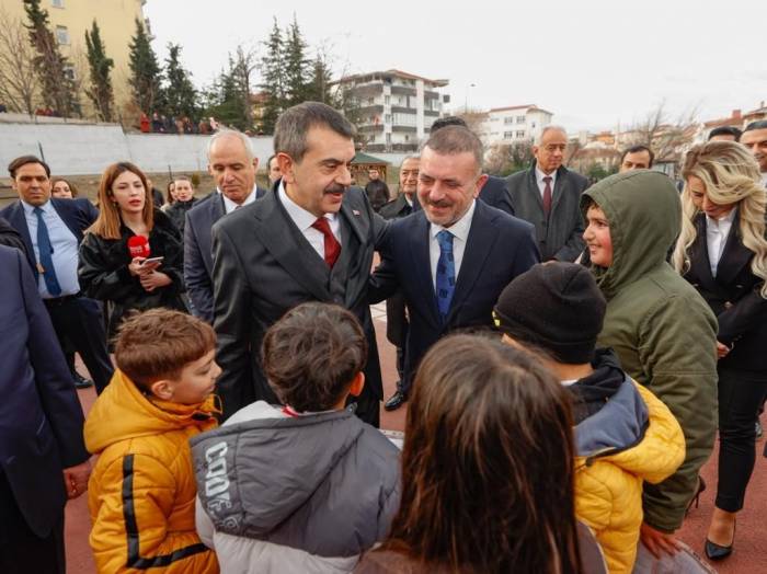 Sincan Belediye Başkanı Ercan Çocukların Karne Sevincini Paylaştı