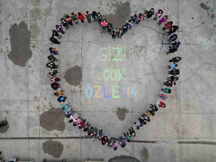 Kanser Tedavisi Gören Okul Müdürüne Öğrencilerinden Anlamlı Mesaj