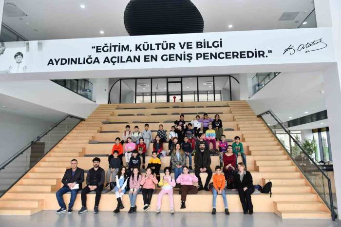 Esenyurtlu Öğrenciler Çocuk Üniversitesi’ni Ziyaret Etti