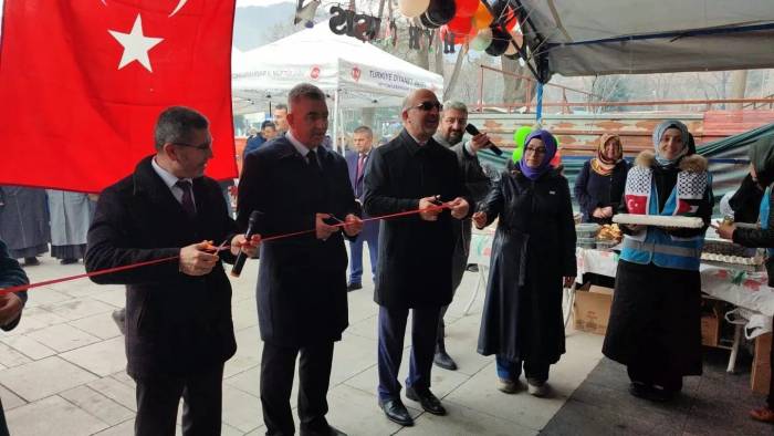 Gazze İçin Hayır Çarşısı Açıldı