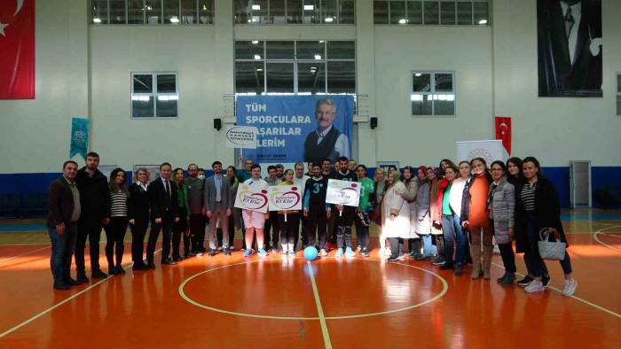 Göz Bantlı Empati...görme Engelliler Görenlerle Kıran Kırana Maç Yaptı